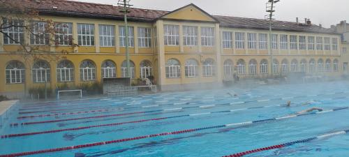Bazén v ubytování Budapest Csaszar Hotel nebo v jeho okolí
