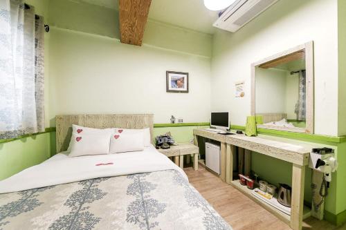 Ένα ή περισσότερα κρεβάτια σε δωμάτιο στο 수원역 아모레미오 빈티지