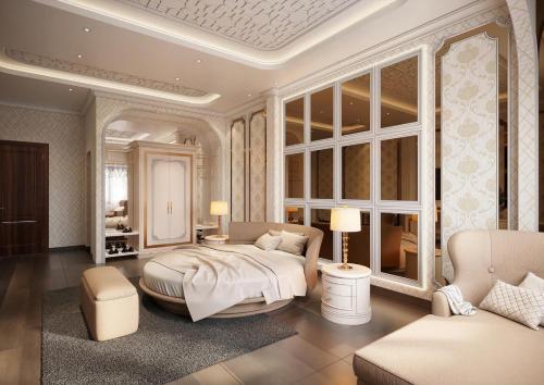 une chambre avec un lit, un canapé et une chaise dans l'établissement Heaven, à Xuân Viên