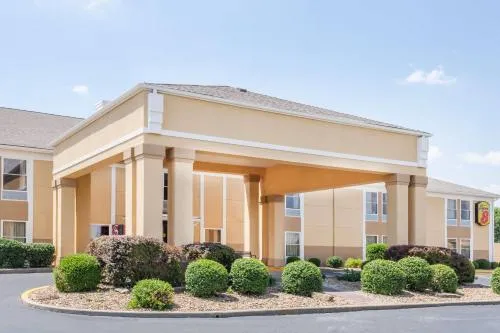 Super 8 by Wyndham Evansville North in Evansville
