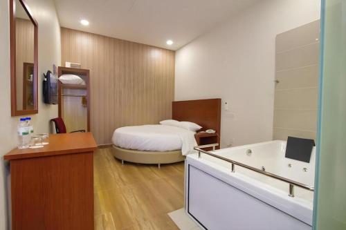 Postel nebo postele na pokoji v ubytování Elegant Hotel