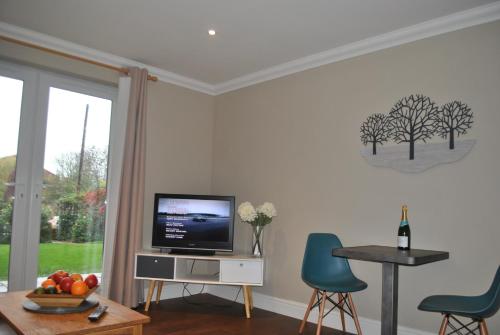 Two Bedroom Windsor Flats with Parking – Photos 3
