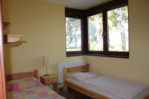 Postel nebo postele na pokoji v ubytování Lakeview Apartment