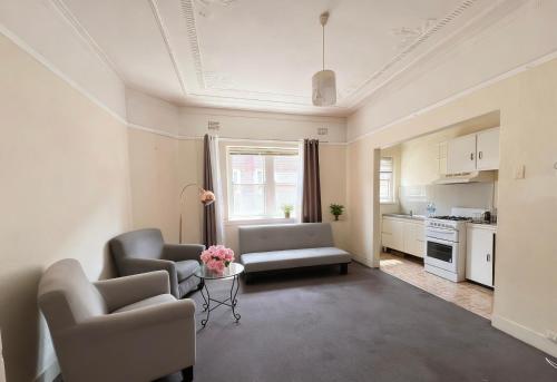 Kitchen o kitchenette sa Burwood central unit