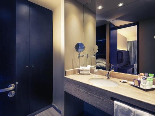 Un baño de Mercure Santiago Centro