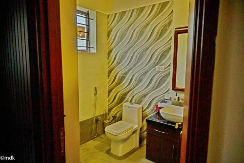 Ένα μπάνιο στο Pollachi Riverhouse, A CGH Earth Saha experience