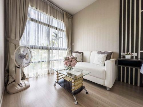 Χώρος καθιστικού στο Apartments in the NICE condominium on Bang Tao Beach