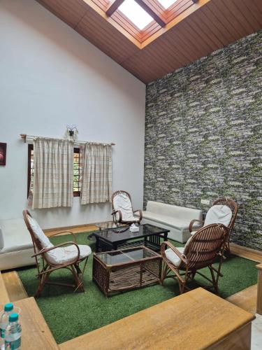 a living room with chairs and a couch at Charu's Villa By Elite Stays in Jāmb