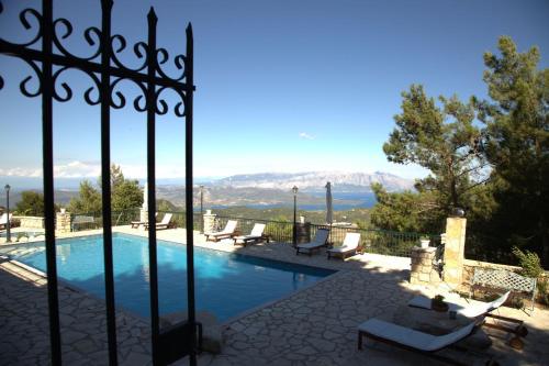 Πισίνα στο ή κοντά στο Sommer Dafnopanagia Villa Magda