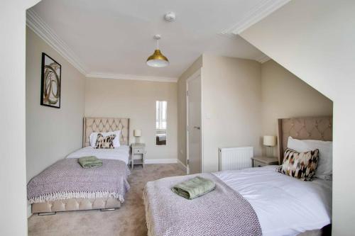 Voodi või voodid majutusasutuse Large 6BR Home Parking Near Arbroath Beach toas