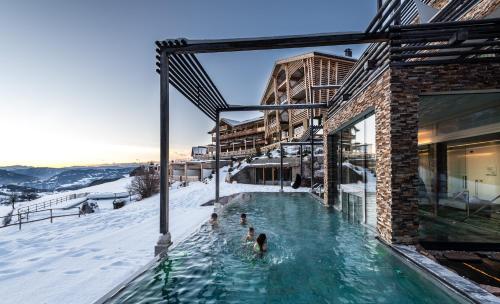 Πισίνα στο ή κοντά στο Hotel Valentinerhof