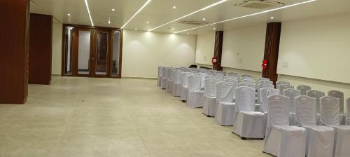 Οι επιχειρηματικές εγκαταστάσεις ή/και οι αίθουσες συνεδριάσεων στο Hotel Vistara