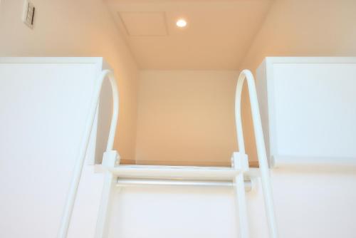 two white doors in a room with a ceiling at 宿栖渋谷 in Tokyo