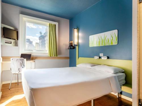 Ένα ή περισσότερα κρεβάτια σε δωμάτιο στο ibis budget BH Afonso Pena Savassi