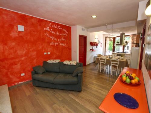 Posezení v ubytování Mansion in San Valentino with Pool