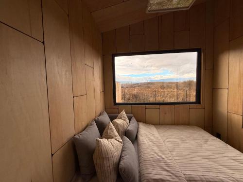 Postel nebo postele na pokoji v ubytování Tiny hill