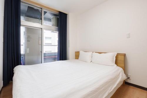 青葉邸-NIPPONBASHI Room 608-3 Min Walk to Kuromon Market 2BR Family Residence