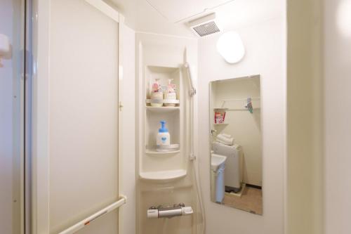 青葉邸-NIPPONBASHI Room 608-3 Min Walk to Kuromon Market 2BR Family Residence