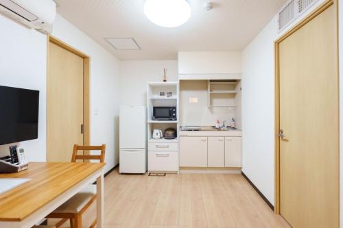 青葉邸-NIPPONBASHI Room 608-3 Min Walk to Kuromon Market 2BR Family Residence