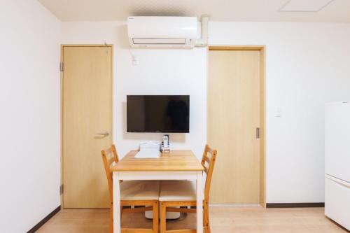 青葉邸-NIPPONBASHI Room 608-3 Min Walk to Kuromon Market 2BR Family Residence