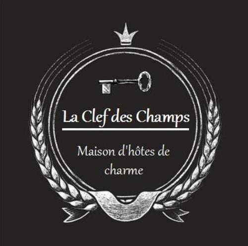 a laurel wreath with a lock and a key at Villa La Clef Des Champs in Chailly-en-Bière