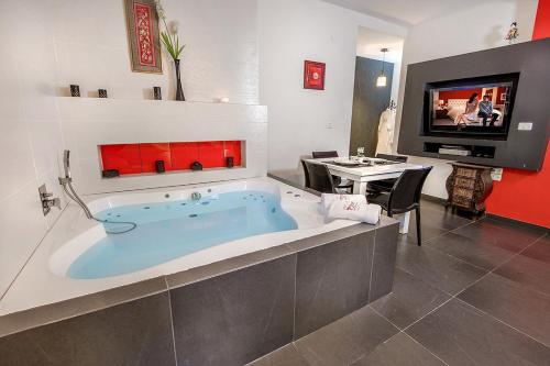 Μια τηλεόραση ή/και κέντρο ψυχαγωγίας στο Eden's ספא בוטיק