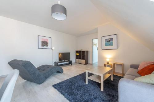 a living room with a couch and a table at Bel appartement au centre Colmar stationnement in Colmar