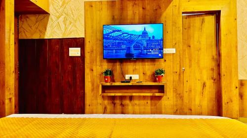 TV a/nebo společenská místnost v ubytování Sarvagya