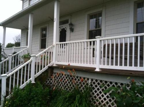 Balkón nebo terasa v ubytování Historic Cabin Rental with Mountain Views in Potter County, Pennsylvania