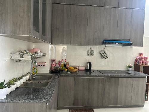 Η κουζίνα ή μικρή κουζίνα στο Nhà nghỉ Candy's House - Cần Thơ