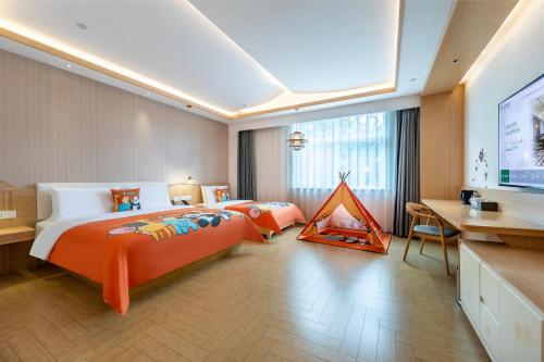 Postel nebo postele na pokoji v ubytování Zhengzhou Agricultural University, Henan Provincial Museum, Meilun Hotel