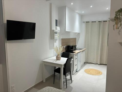 Køkken eller tekøkken på Nid douillet au coeur d'Auxerre