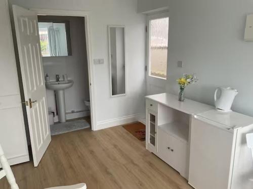 Φωτογραφία από το άλμπουμ του Solo beach retreat near West Mersea shore σε West Mersea