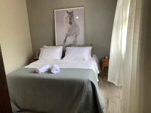 Ein Bett oder Betten in einem Zimmer der Unterkunft Casa Blanca - Casa na Serra