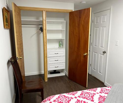 a bedroom with a closet with a bed and a mirror at Comfortable residence in Everett in Everett