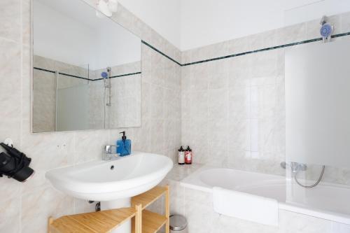 BnGo l Sunshine Suite l 2ch, 7p, vue mer, centre