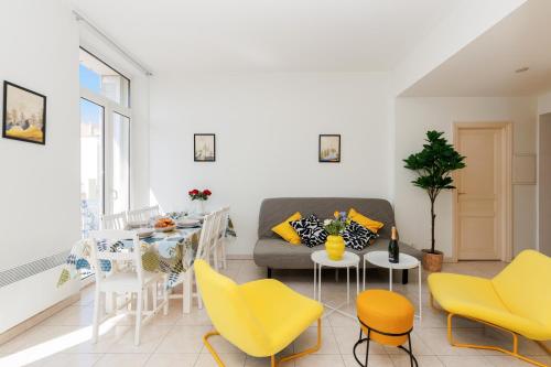BnGo l Sunshine Suite l 2ch, 7p, vue mer, centre