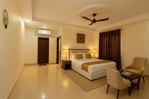 Galeriebild der Unterkunft The Elegance - #big swimming pool #luxury rooms #gardens #playing zone #away from city hustle in Vrindāvan