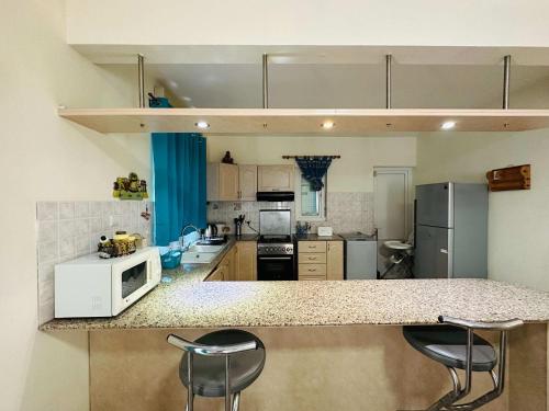 Kuchyň nebo kuchyňský kout v ubytování Villa Ray Manta 3-Bedroom 5mins Walk to Beach - LB1