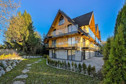 Το κτήριο όπου στεγάζεται  το διαμέρισμα