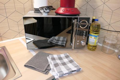 a microwave oven sitting on top of a kitchen counter at Good Vibes Room in Moissac