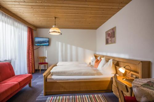 Una cama o camas en una habitación de Gmünderklause
