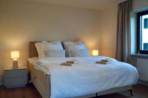 Ένα ή περισσότερα κρεβάτια σε δωμάτιο στο Chiemsee Studio - Kliniknähe I Therme & Ruhe