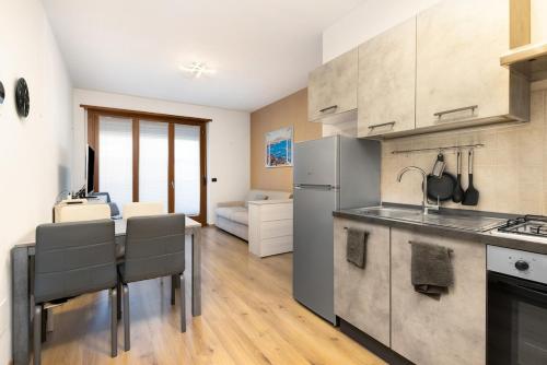 Kuchyň nebo kuchyňský kout v ubytování Modern Retreat with AC & Fast Wi-Fi