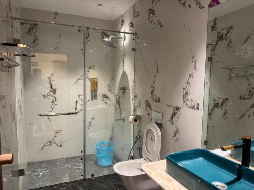 Koupelna v ubytování Le Terra Luxury Suites and Swimming Pool by GVR Grand