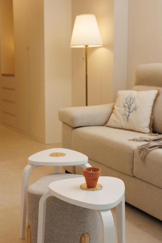 MARBELLA BANUS SUITES - Banús - Medina Garden - Brand New 1BR - 1BA - Outdoor Terrace - Bright & Modern - Pool - Steps from Puerto Banús Marina - Walk to El Corte Ing Luxury Shopping Mall