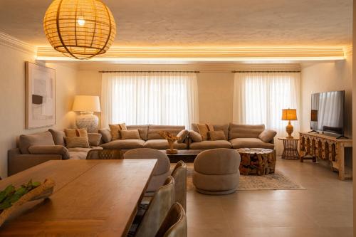 a living room with a couch and a table at Mediterranean Seasons Sensation Villa in San Vicente del Raspeig