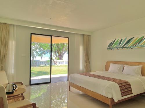 Postel nebo postele na pokoji v ubytování K's Beach Resort