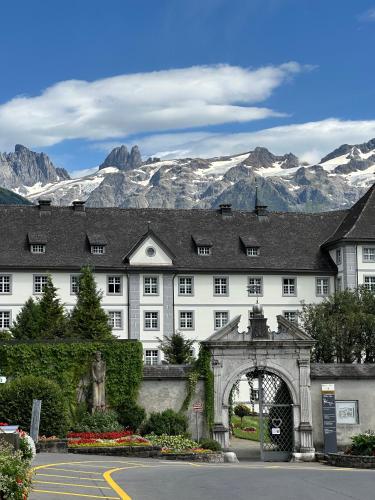 Alpine Hideaway - Cozy Mountainview Studio, Home-Cinema, Free Parking, Ski, Engelberg, Luzern
