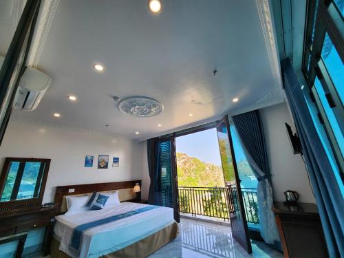 Postel nebo postele na pokoji v ubytování Sunrise Ocean Viewpoint Hotel